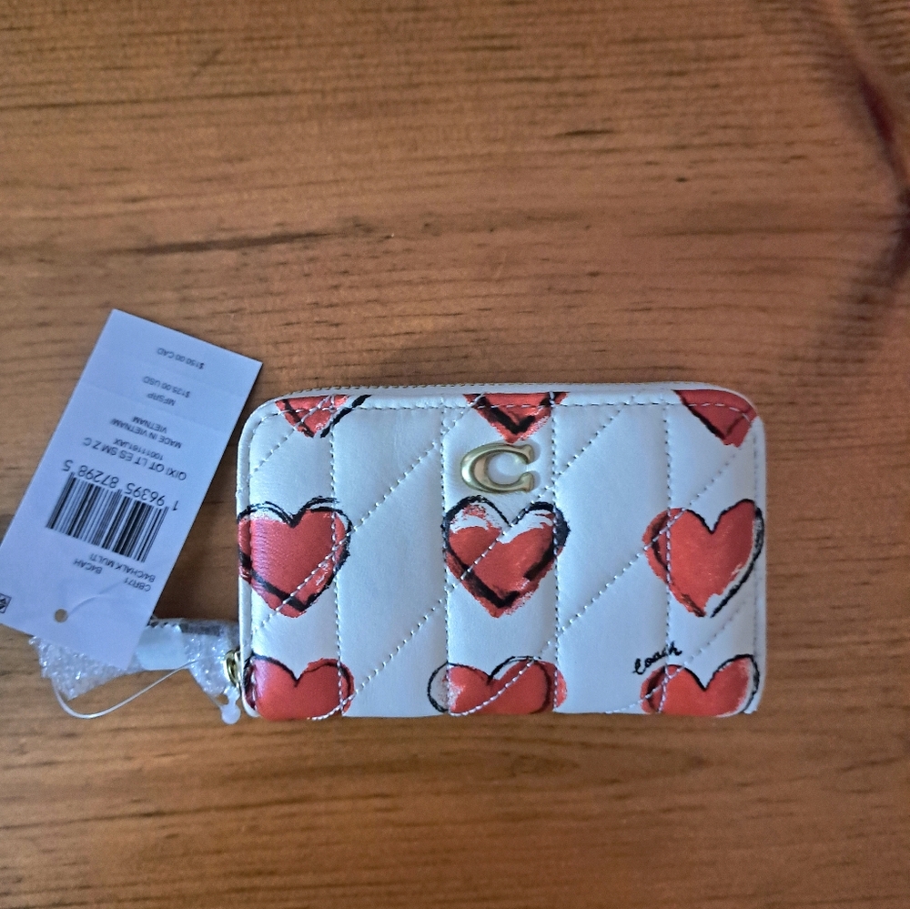 Coach Essential Zip Around Quilted White and Red Heart Card Case